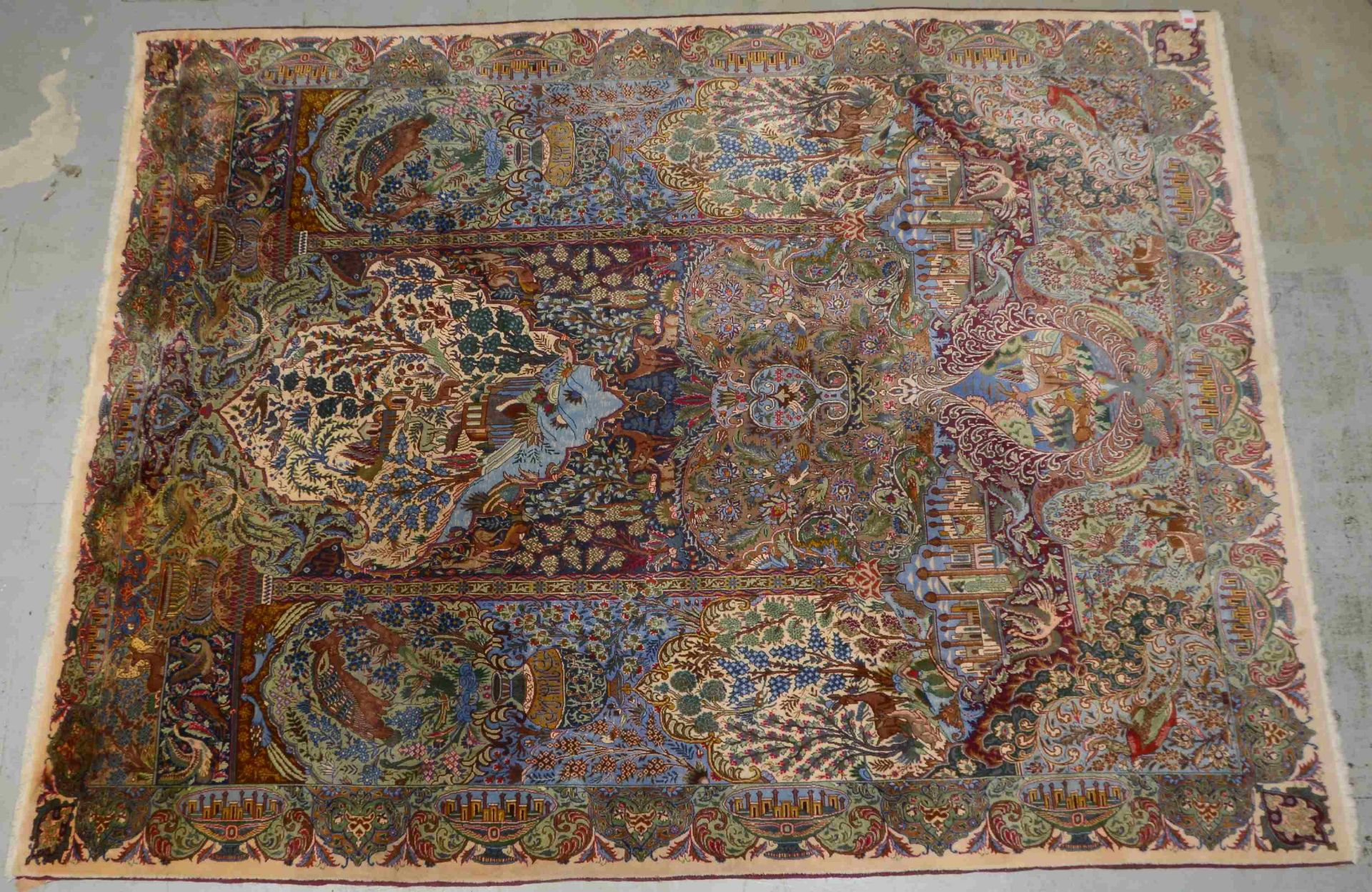 Kashmar-Orientteppich (Iran), mittelfeine sehr feste Knüpfung, Tier- und Vasen-/Persepolis-Motive