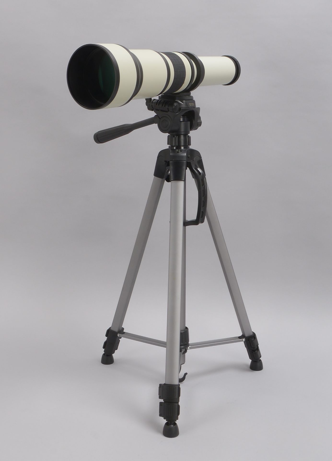 Teleobjektiv f&uuml;r Canon &#039;EOS&#039;: &#039;Walimex pro LR 1300-HD&#039;, f=650-1300 mm, 1:8-