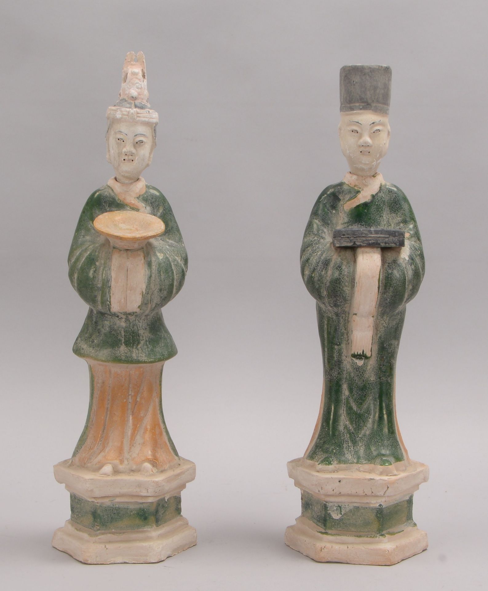 Paar Keramikfiguren (China, 20. Jahrhundert), Keramik mit Glasur in Grün-Gelb, mit gesteckten Köpfen