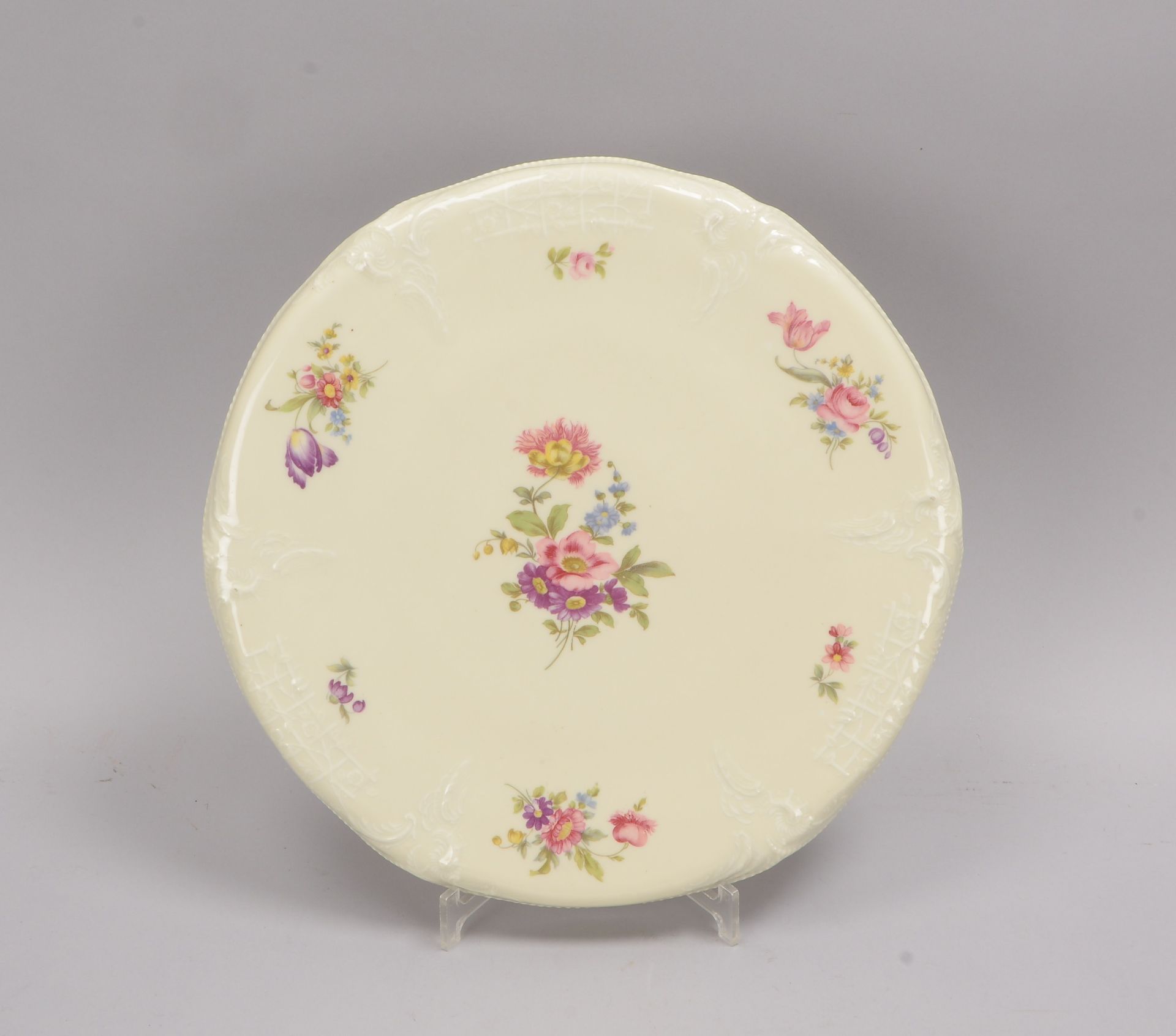 Rosenthal/Selb, Porzellantablett, Form &#039;Sanssouci&#039;, mit Blumendekor auf elfenbeinfarbenem