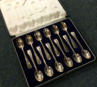 A good cased set of spoons. Sheffield 1937. By Rob
