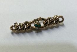 A small pearl and turquoise clover brooch in 9 car