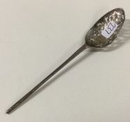 A Georgian silver mote spoon. Approx. 8 grams. Est. £30 - £50.