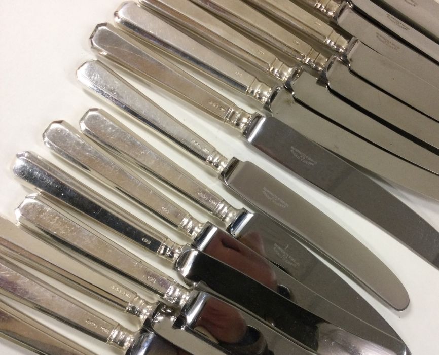 A set of eight (+eight) cast silver knives. Retail - Image 2 of 2