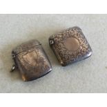 Two scroll decorated vesta cases. Approx. 42 grams