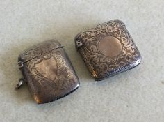 Two scroll decorated vesta cases. Approx. 42 grams