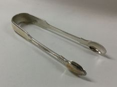 A pair of fiddle pattern silver sugar tongs. Londo