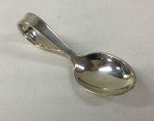 A modernist silver caddy spoon. Approx. 23