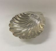 An Edwardian silver scallop shaped butter shell on