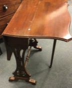 An Edwardian mahogany Pembroke table.