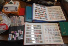 STAMPS 10 albums & stockbooks, world incl. British Commonwealth, plus a bag full of loose stamps