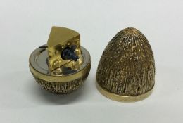 STUART DEVLIN: A good heavy silver gilt egg with l