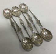 A heavy set of six Apostle top silver coffee spoon