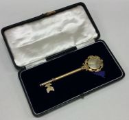 A cased silver gilt key. Birmingham. Approx. 35 gr