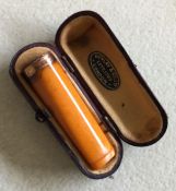 A 9 carat and amber cheroot holder. Approx. 10 gra