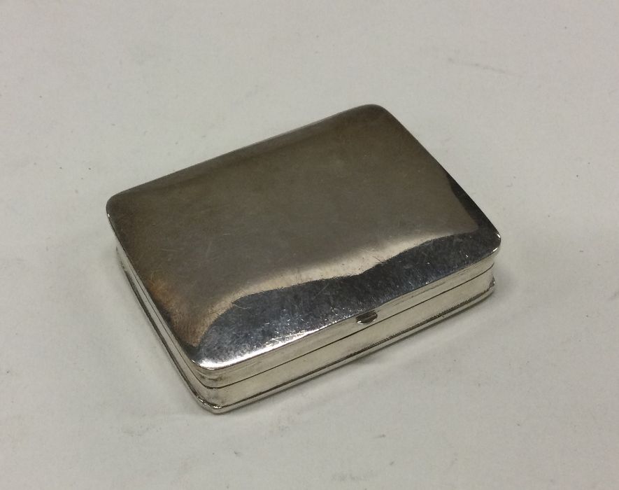 A large hinged silver box. Approx. 29 grams. Est.