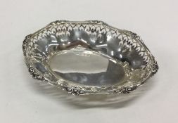 A pierced silver dish. Birmingham 1912. By Henry M