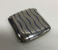 A silver and enamel cigarette case. Approx. 118 gr