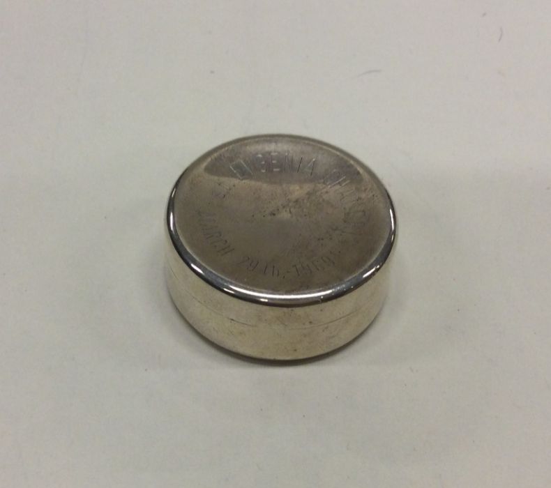 An engraved silver box. Approx. 40 grams. Est. £20