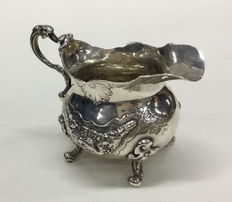 A cast Victorian silver cream jug in George II sty - Image 2 of 3