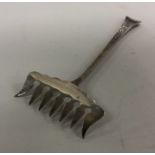 A large textured silver sardine fork. Approx. 15 g