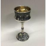 A heavy Judaica silver goblet. Approx. 53 grams. Est. £50 - £80.