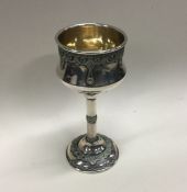 A heavy Judaica silver goblet. Approx. 53 grams. Est. £50 - £80.
