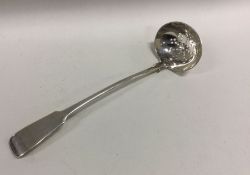 ABERDEEN: A Scottish Provincial silver toddy ladle. Circa 1820. Approx.28 grams. Est. £80 - £120.