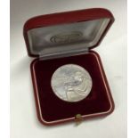 An unusual cased Judaica silver 1oz coin depicting zodiacs. Approx. 27 grams. Est. £30 - £50.