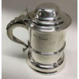 An Edwardian silver tankard. London 1906. By WE Hill and Co. Approx. 314 grams. Est. £400 - £500.