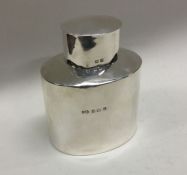 A Victorian silver tea caddy with pull-off lid. Birmingham 1886. By Charles Weale. Approx. 95 grams.