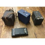 A large collection of old cameras. Est. £10 - £20.