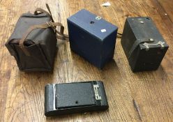 A large collection of old cameras. Est. £10 - £20.