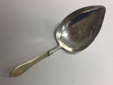 A silver caddy spoon with MOP handle. Birmingham 1896. By William Pugh. Approx. 7 grams. Est. £