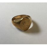 A heavy 9 carat crested signet ring. Approx. 8 gra