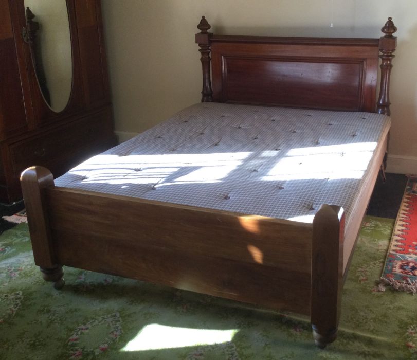 A Victorian mahogany double bed. Est. £40 - £60