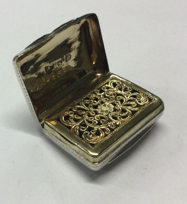 An exquisitely engraved silver vinaigrette. Birmingham 1827. By Thomas Shaw. Approx. 14 grams. - Image 2 of 2