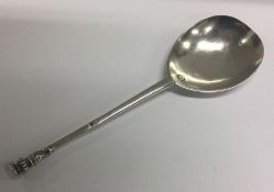 A 17th Century Provincial silver seal top spoon. Approx. 41 grams. Est. £600 - £800.