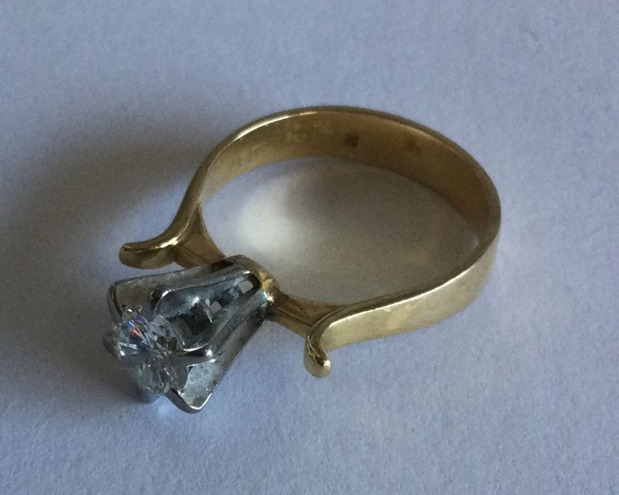 A good diamond single stone ring in 18 carat two c