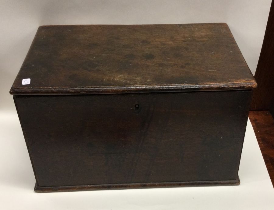 A Georgian mahogany hinged top box. Est. £15 - £20.