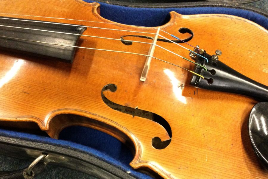 A cased violin together with bows. Est. £30 - £40. - Image 2 of 2