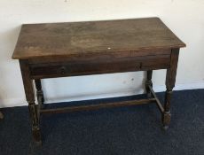 A small oak side table. Est. £20 - £30.