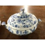 MEISSEN: A tall blue and white tureen. Est. £20 -