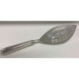 A fine silver cake server. London 1783. By William Adby. Approx. 745 grams. Est. £180 - £220.