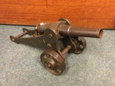 A heavy handmade model of a cannon. Est. £20 - £30