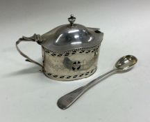 A pierced silver mustard pot. Birmingham 1825. By Charles Boyton and Sons. Approx. 104 grams.