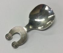 DUBLIN: An Irish silver caddy spoon. Approx. 33 grams. Est. £35 - £45.