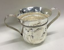 A large and heavy George III silver porringer / cup. London 1764.Approx. 243 grams. Est. £300 - £