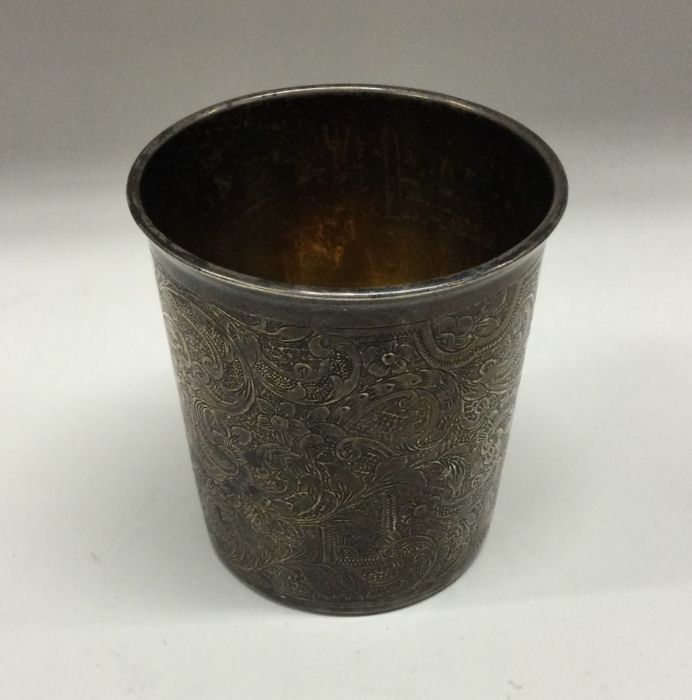 A finely engraved 19th Century French silver beaker. Approx. 71 grams. Est. £80 - £120.