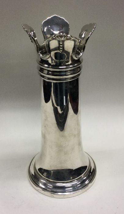 A heavy silver vase. Sheffield 1931. By Walker and Hall. Approx. 489 grams. Est. £200 - £300.